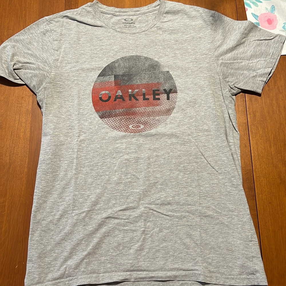 Oakley Grey shirt size large used
